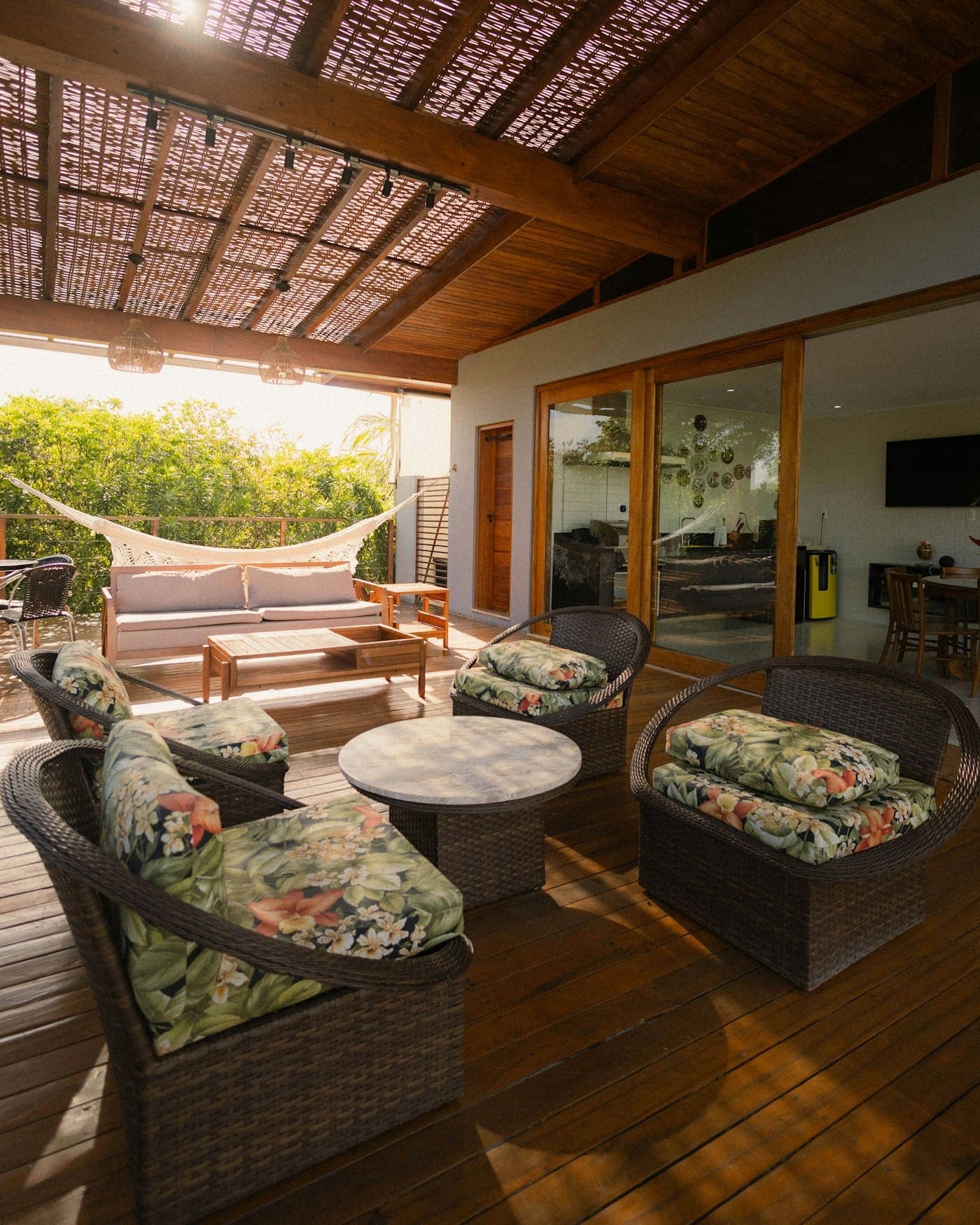 Outdoor living & kitchens