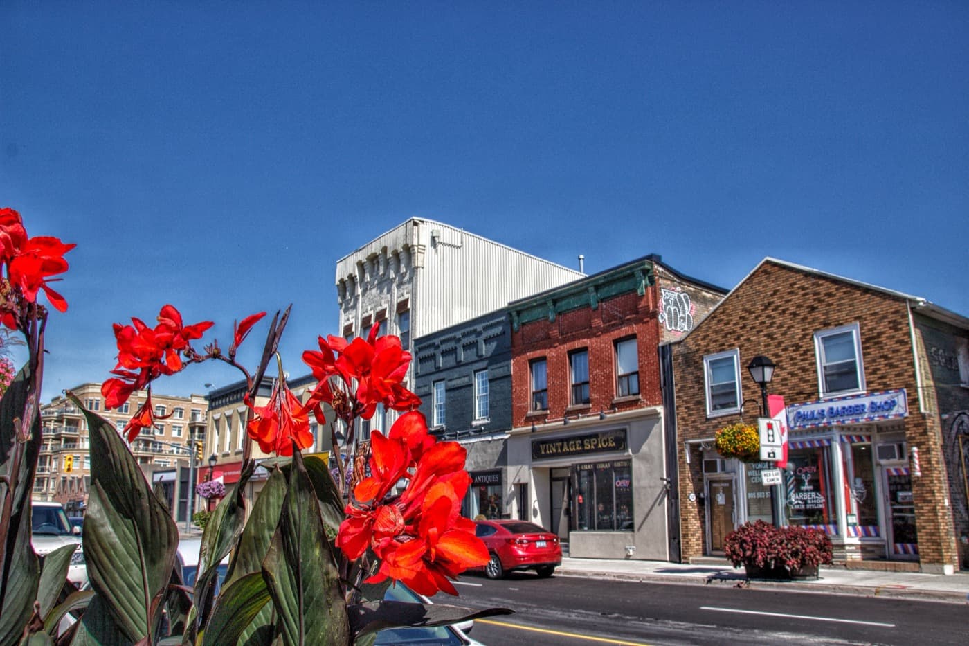Downtown Yonge Street storefronts in Aurora, Ontario